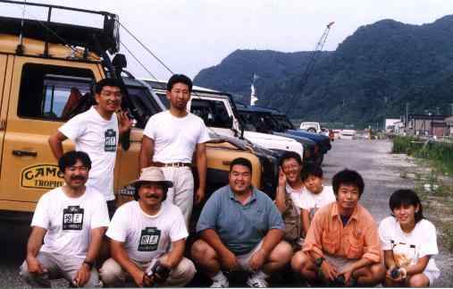 ������s�@���{�C���o�b�N�ɋL�O�B�e�̐}